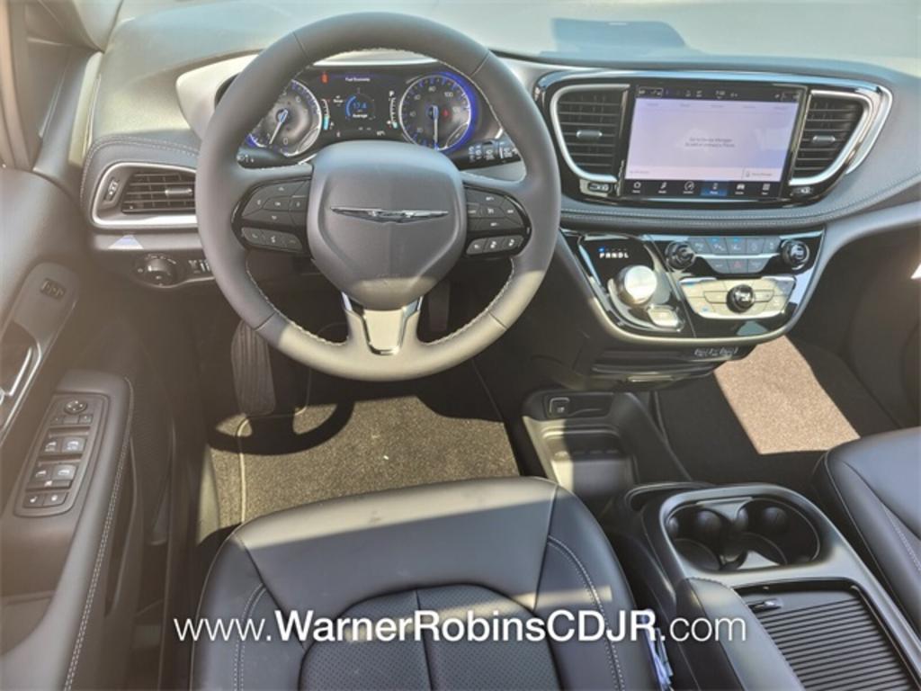 2023 Chrysler Pacifica Touring L photo 5