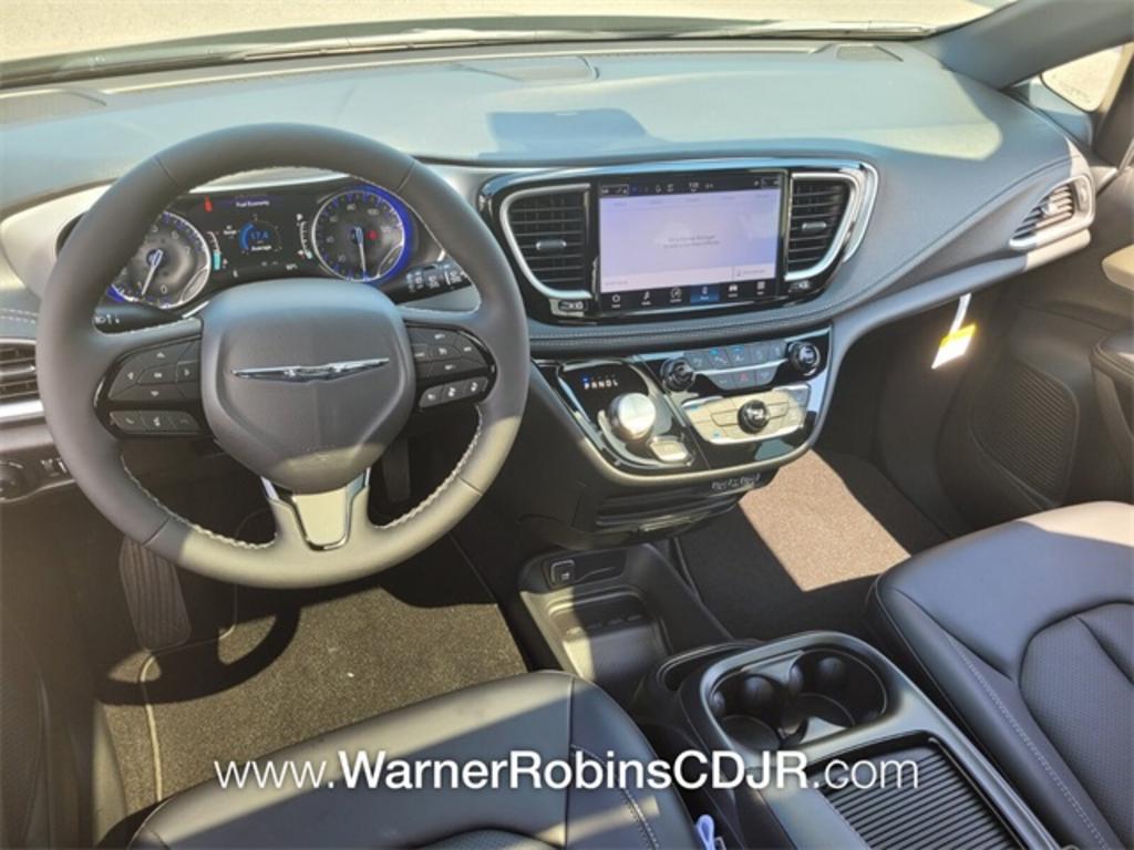 2023 Chrysler Pacifica Touring L photo 6