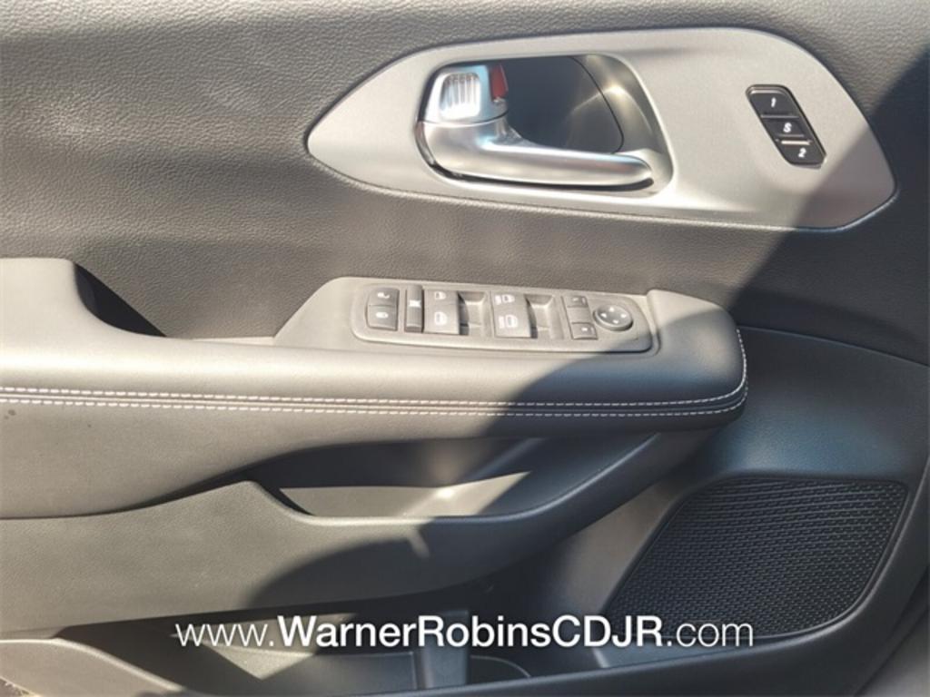 2023 Chrysler Pacifica - $49,887