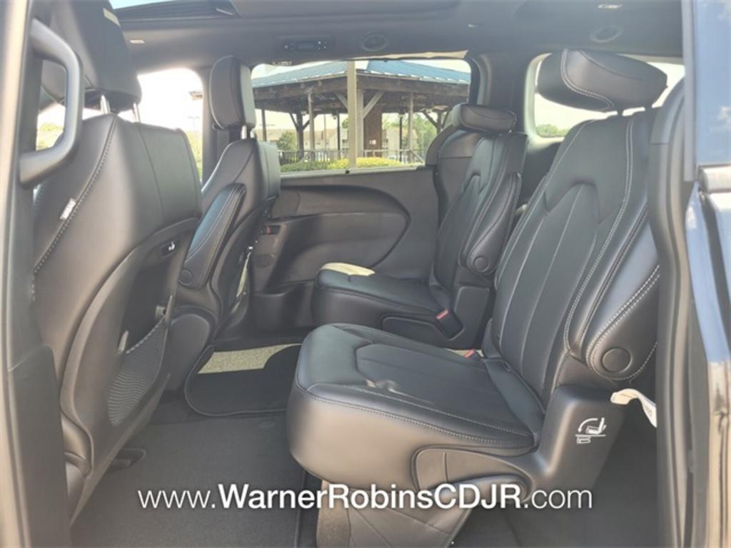 2023 Chrysler Pacifica Touring L photo 4
