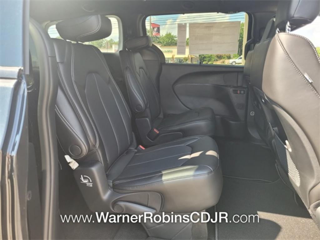2023 Chrysler Pacifica Touring L photo 14