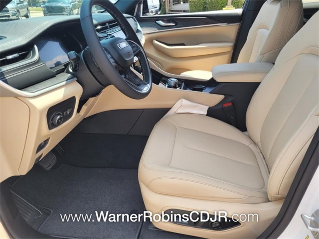 2023 Jeep Cherokee - $49,900