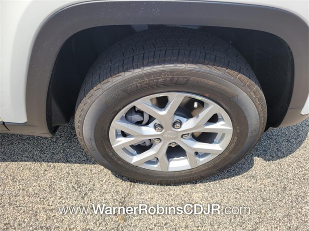 2023 Jeep Cherokee - $49,900