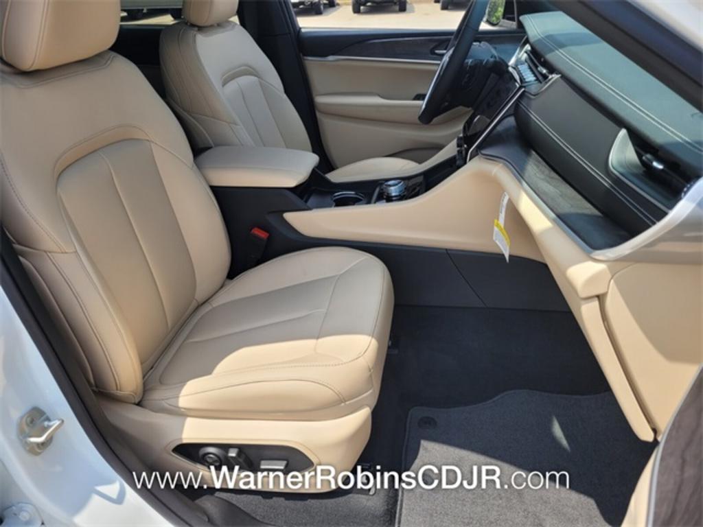 2023 Jeep Cherokee - $49,900
