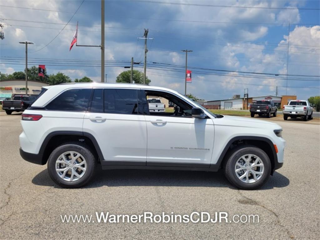 2023 Jeep Cherokee - $49,900
