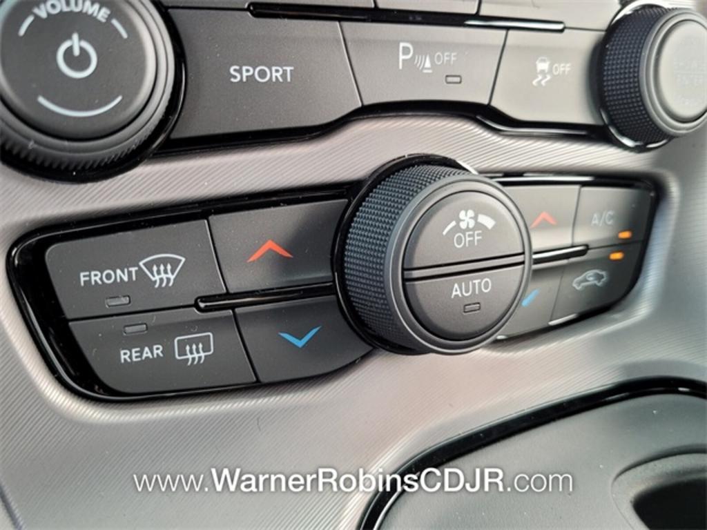 2023 Dodge Challenger R/T photo 16