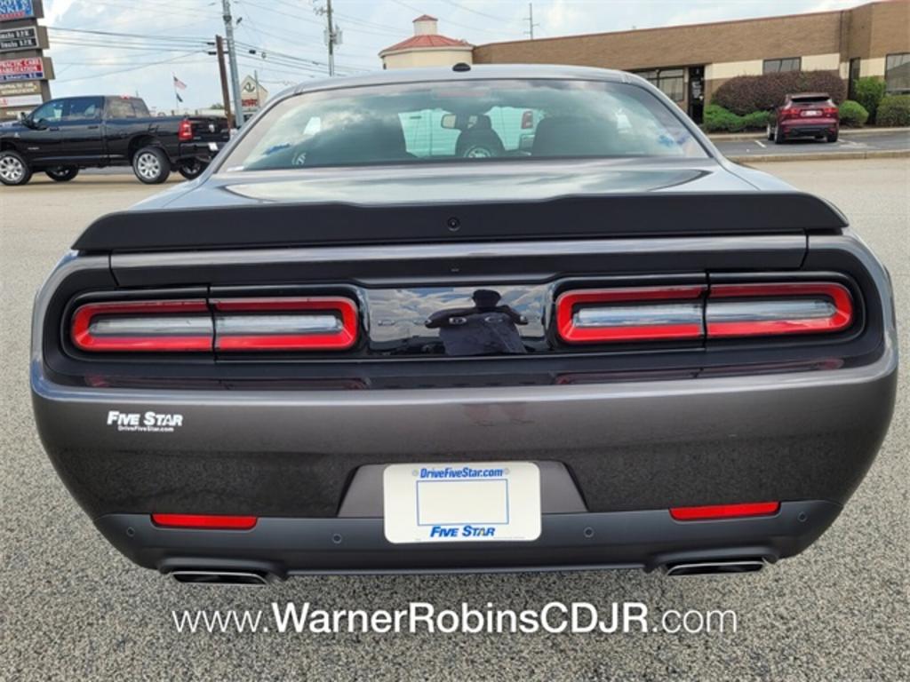 2023 Dodge Challenger R/T photo 9