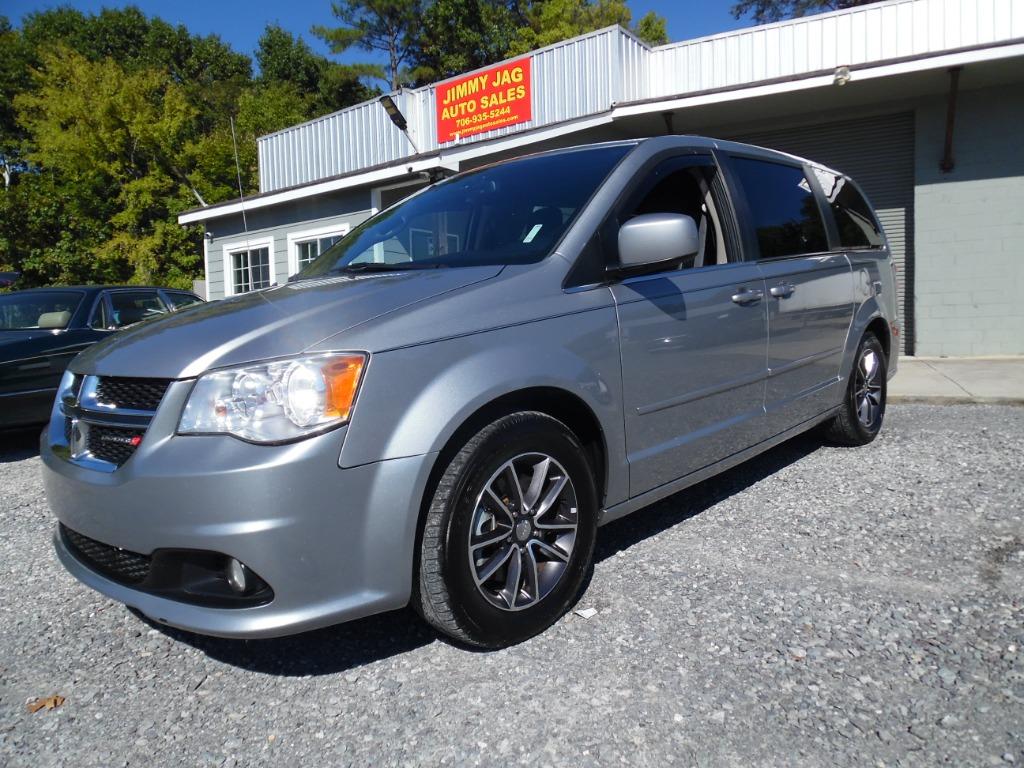 2017 Dodge Grand Caravan - $7,950