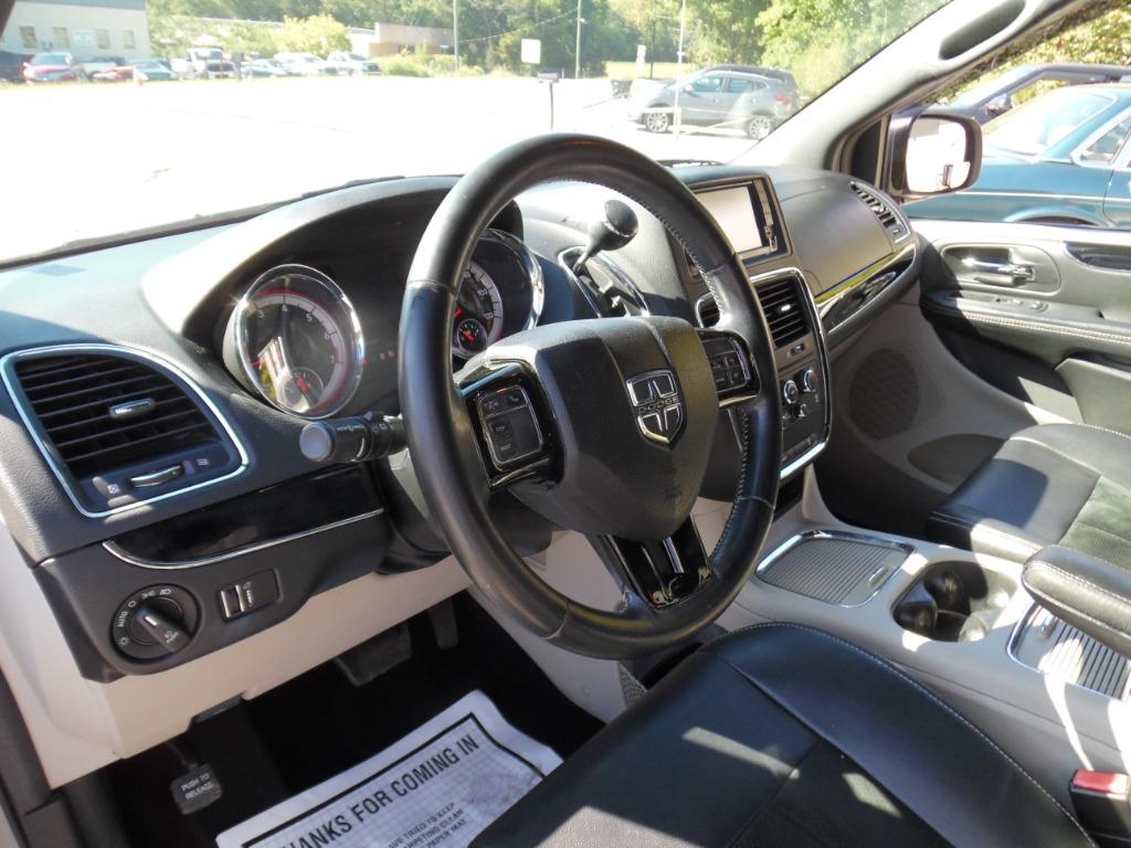 2017 Dodge Grand Caravan - $7,950