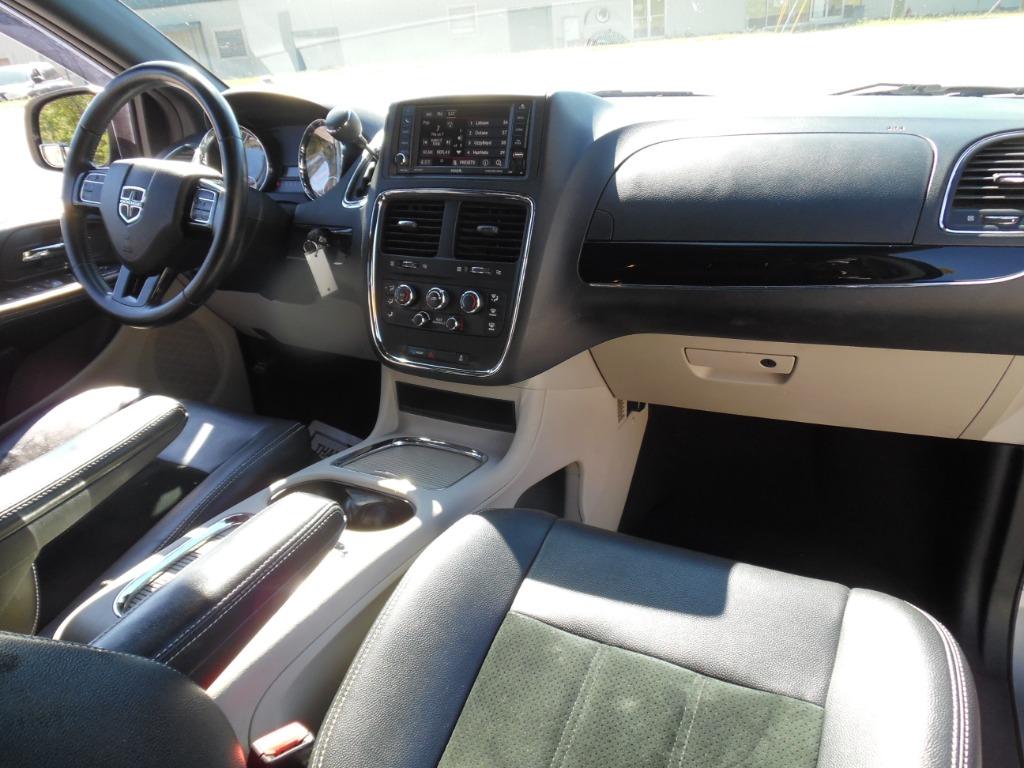 2017 Dodge Grand Caravan - $7,950
