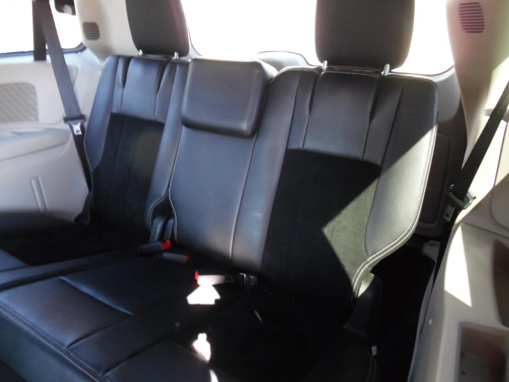 2017 Dodge Grand Caravan - $7,950