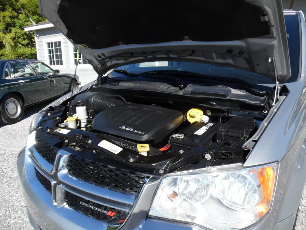 2017 Dodge Grand Caravan - $7,950