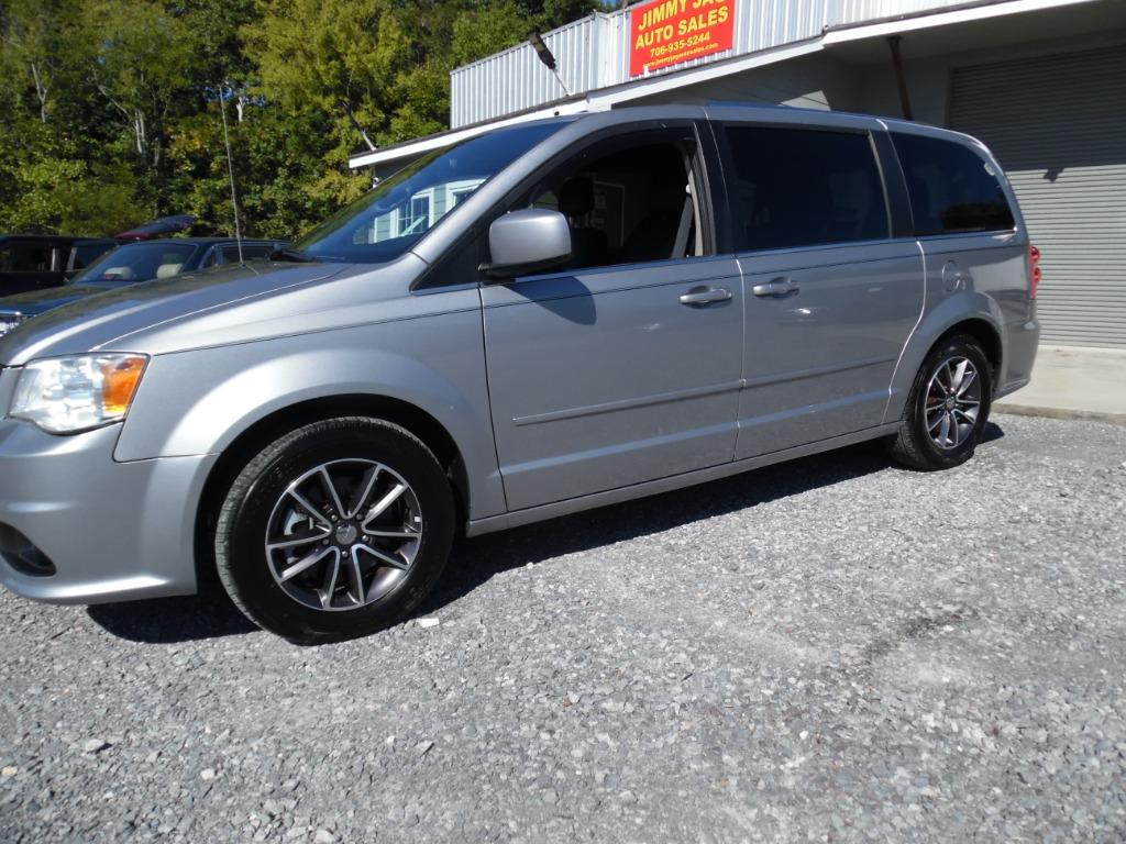 2017 Dodge Grand Caravan - $7,950
