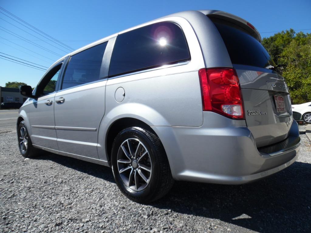 2017 Dodge Grand Caravan - $7,950