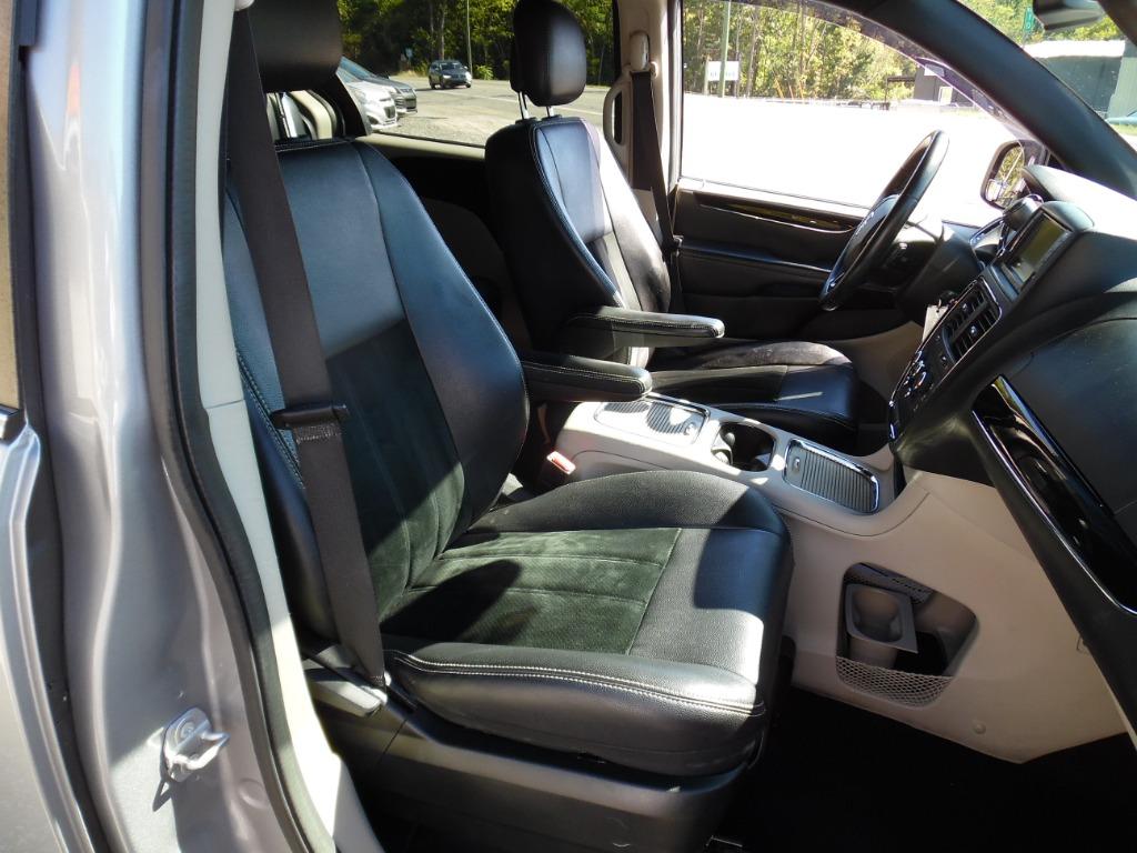 2017 Dodge Grand Caravan - $7,950