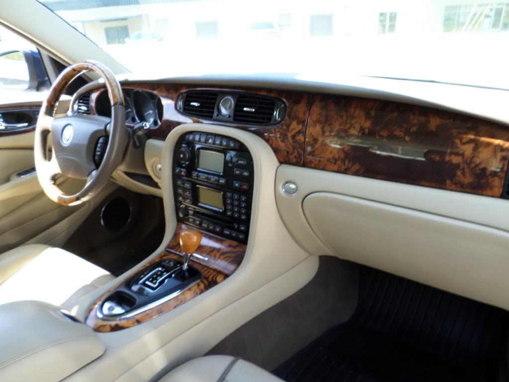 2008 Jaguar XJ-Series XJ8 L photo