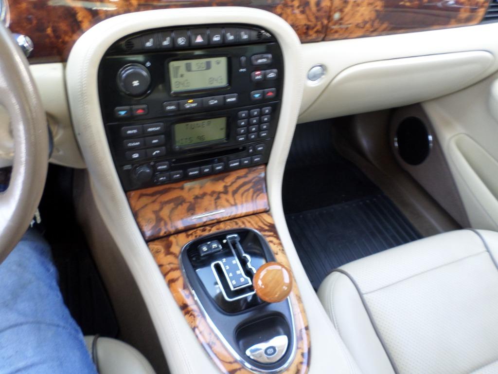 2008 Jaguar XJ-Series XJ8 L photo