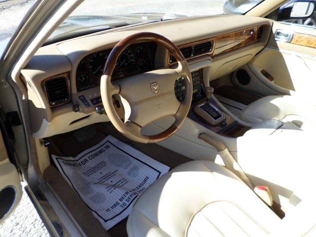1997 Jaguar XJ-Series Vanden Plas photo