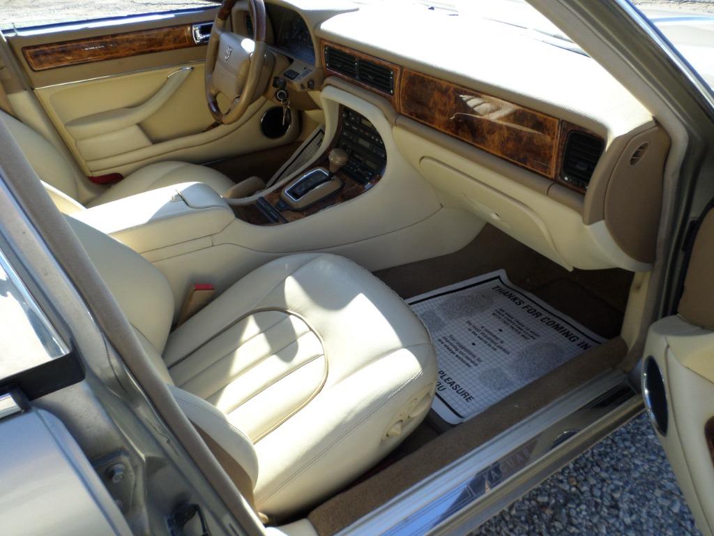 1997 Jaguar XJ-Series Vanden Plas photo