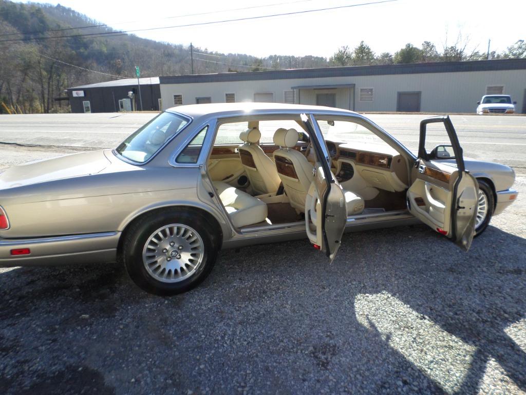 1997 Jaguar XJ-Series Vanden Plas photo
