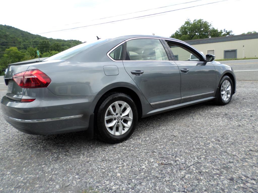 2017 Volkswagen Passat - $7,500