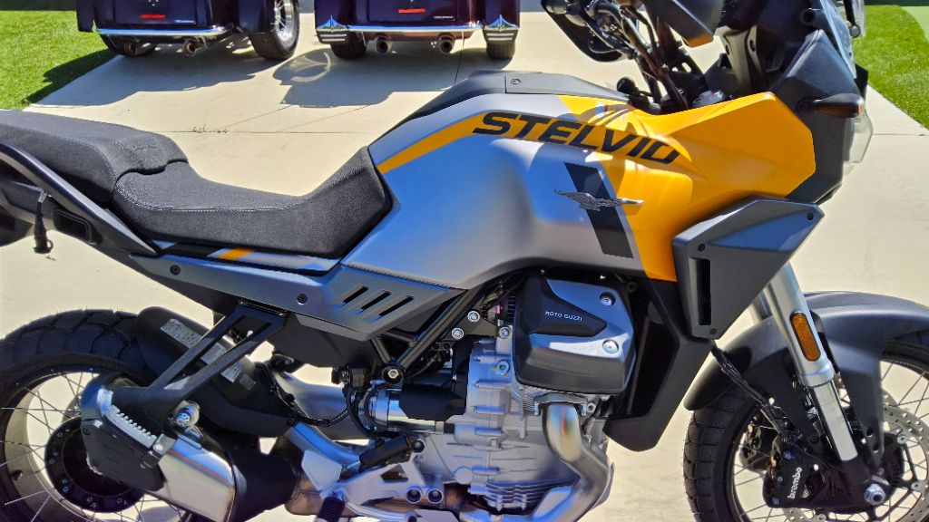 2025 Moto Guzzi Stelvio