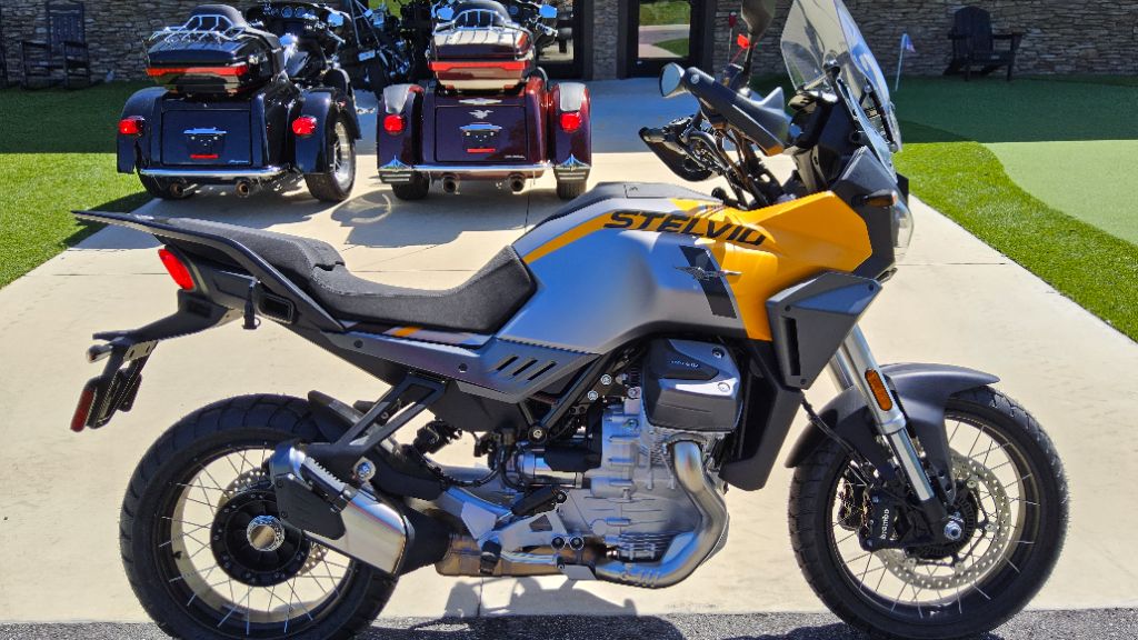 2025 Moto Guzzi Stelvio