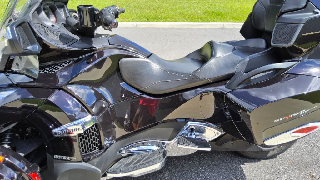 2014 CAN AM  RT Limited  - $12,995