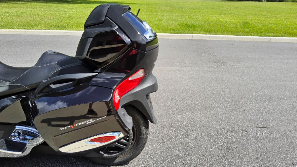 2014 CAN AM  RT Limited  - $12,995