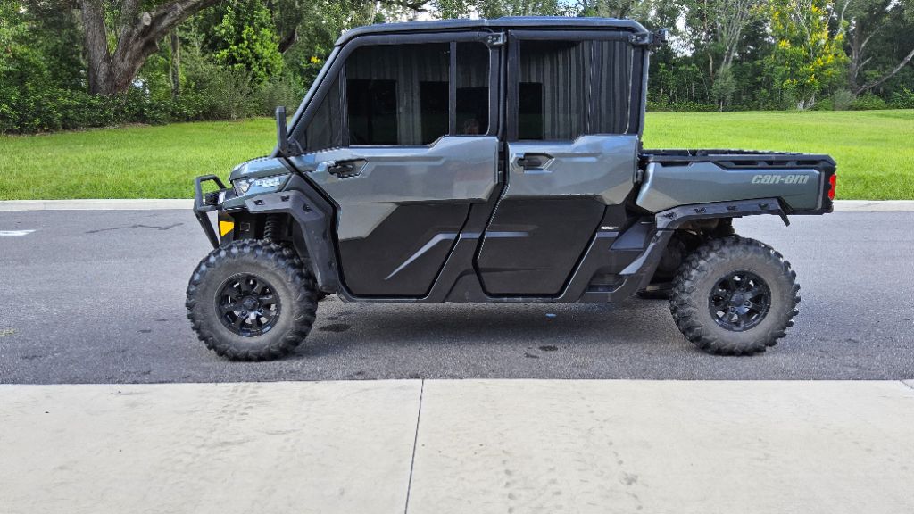 2023 Can-am Defender/traxter - $23,500