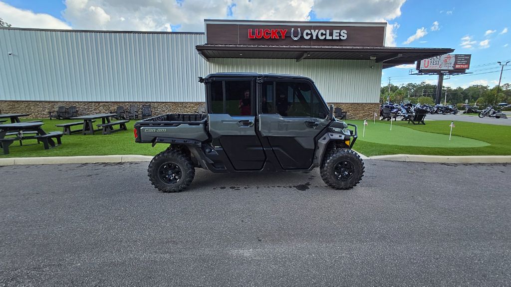 2023 Can-am Defender/traxter - $23,500