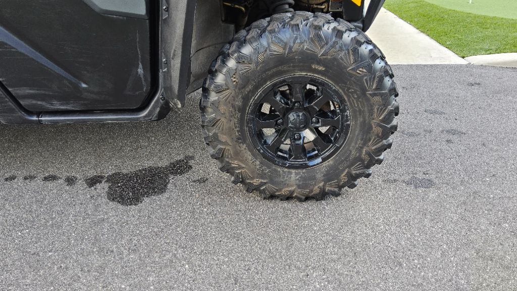 2023 Can-am Defender/traxter - $23,500
