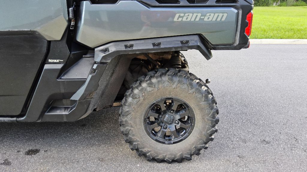 2023 Can-am Defender/traxter - $23,500