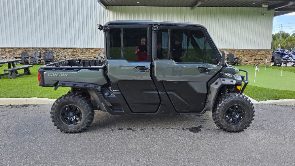 2023 Can-am Defender/traxter - $23,500