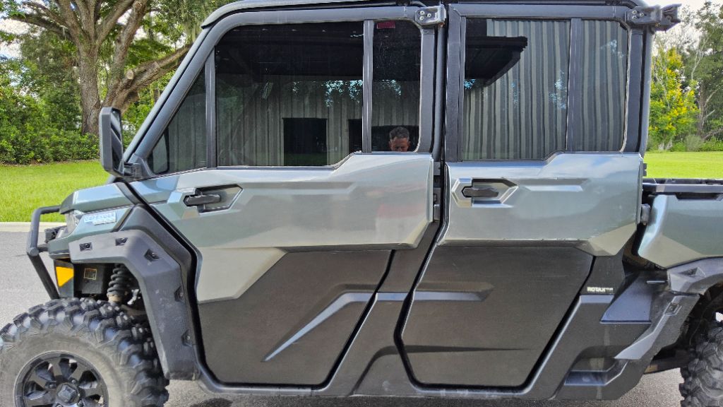 2023 Can-am Defender/traxter - $23,500