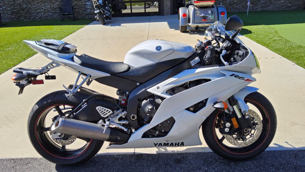2010 Yamaha R6 - $10,995