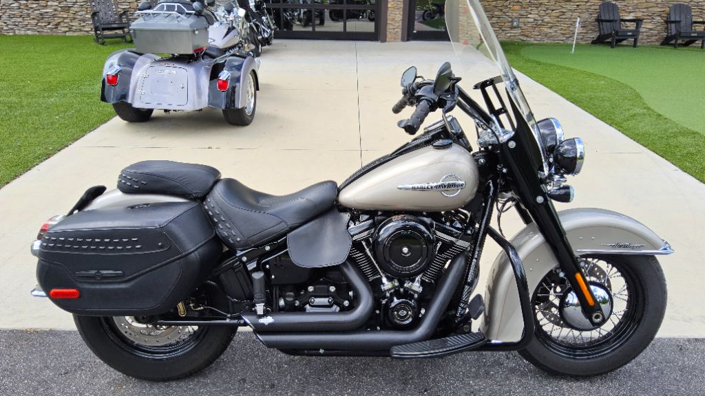 2018 Harley Davidson Heritage Classic - $10,900
