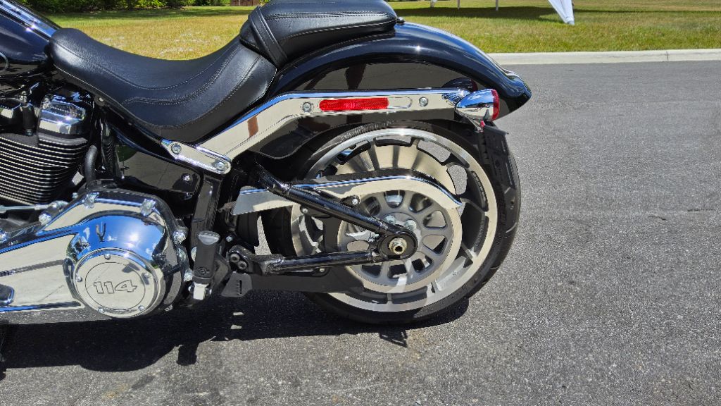 2024 Harley-Davidson Road Glide - $17,900