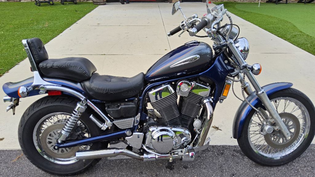 2001 Suzuki Intruder