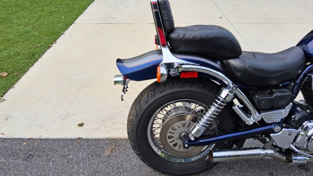 2001 Suzuki Intruder