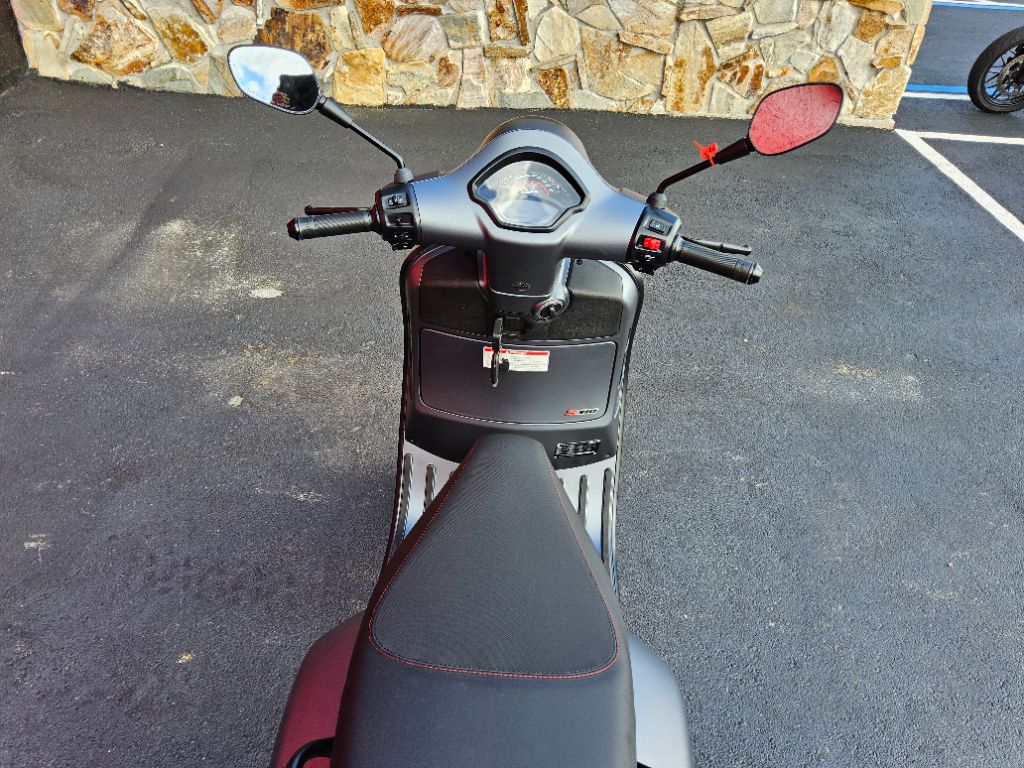 2027 Vespa Gts - $8,299