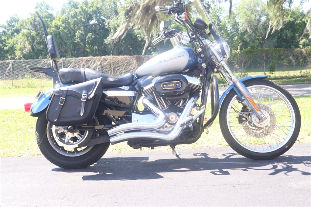 The 2006 Harley-Davidson XL1200C  photos