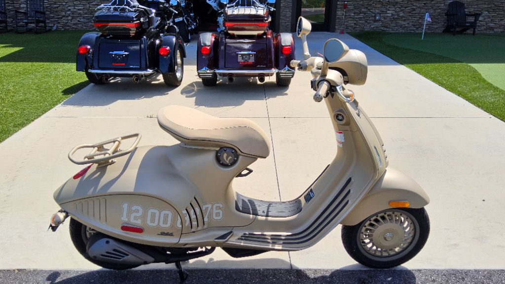 2024 Vespa 946