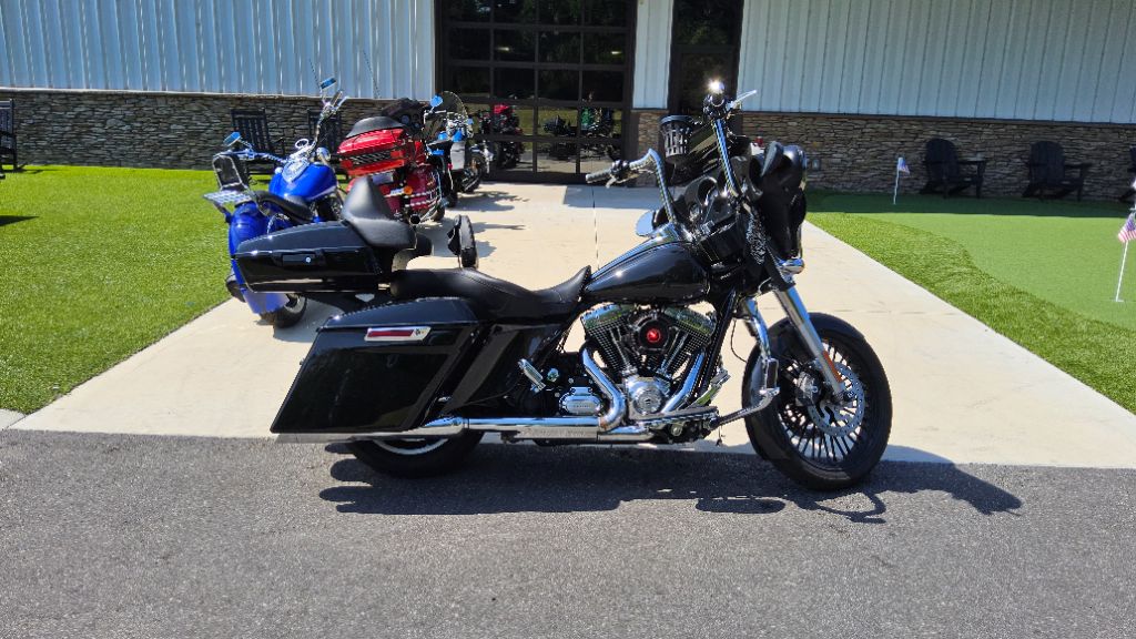 2013 Harley-davidson Street Glide - $12,250