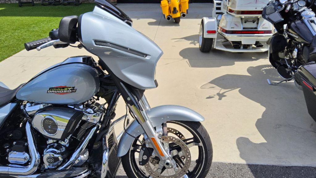 2025 Harley Davidson Street Glide - $23,995