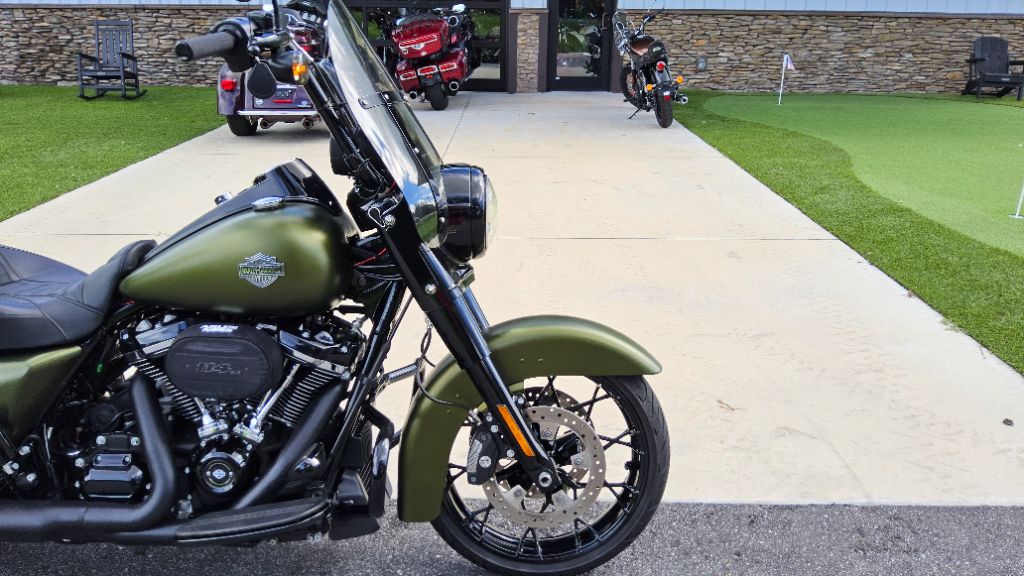 2022 Harley-davidson Road King Special - $15,995