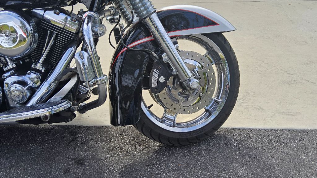 2009 Harley-davidson Street Glide - $9,750