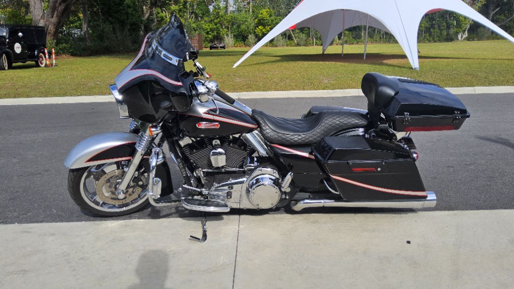 2009 Harley-davidson Street Glide - $9,750