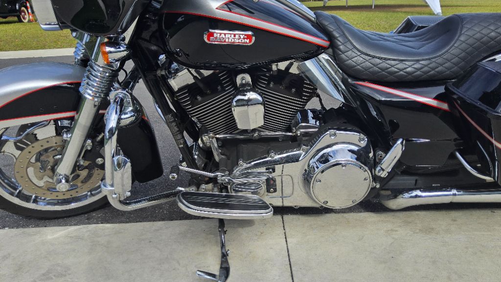 2009 Harley-davidson Street Glide - $9,750