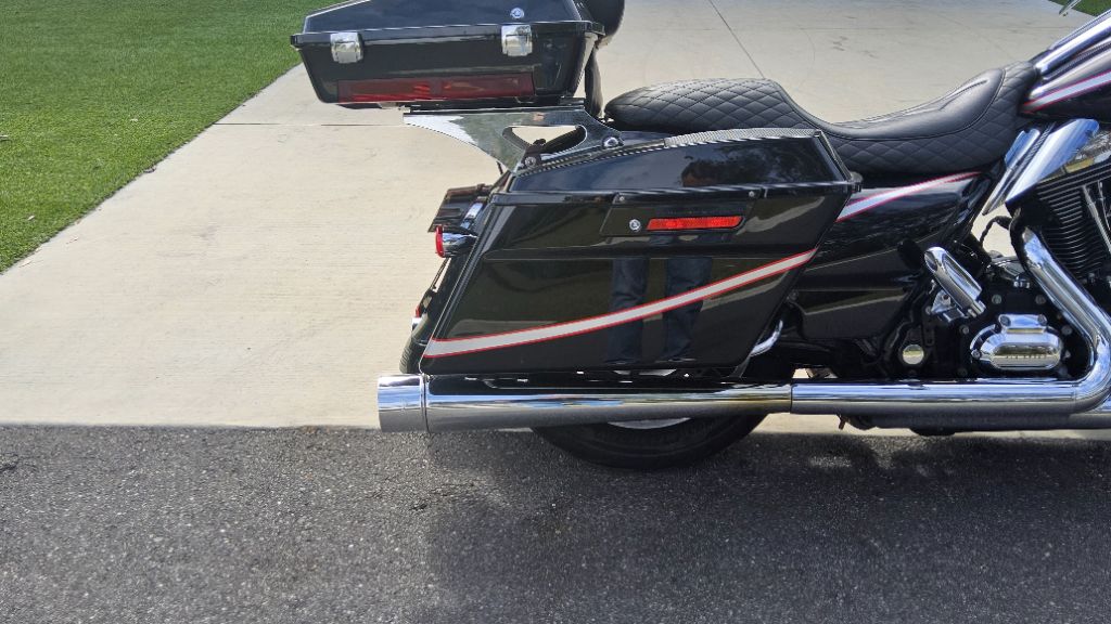 2009 Harley-davidson Street Glide - $9,750